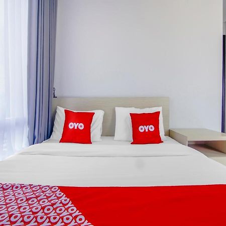 Готель Oyo 90130 Puri Mansion Diorama Джакарта Екстер'єр фото